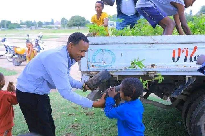 በሀላባ ቁሊቶ ከተማ አስተዳደር "ተስፋን እንትከል" በሚል መሪ ቃል ለሚካሄደው ሀገር አቀፍ የችግኝ ተከላ ዝግጅት ተጠናክሮ ቀጥሏል!!